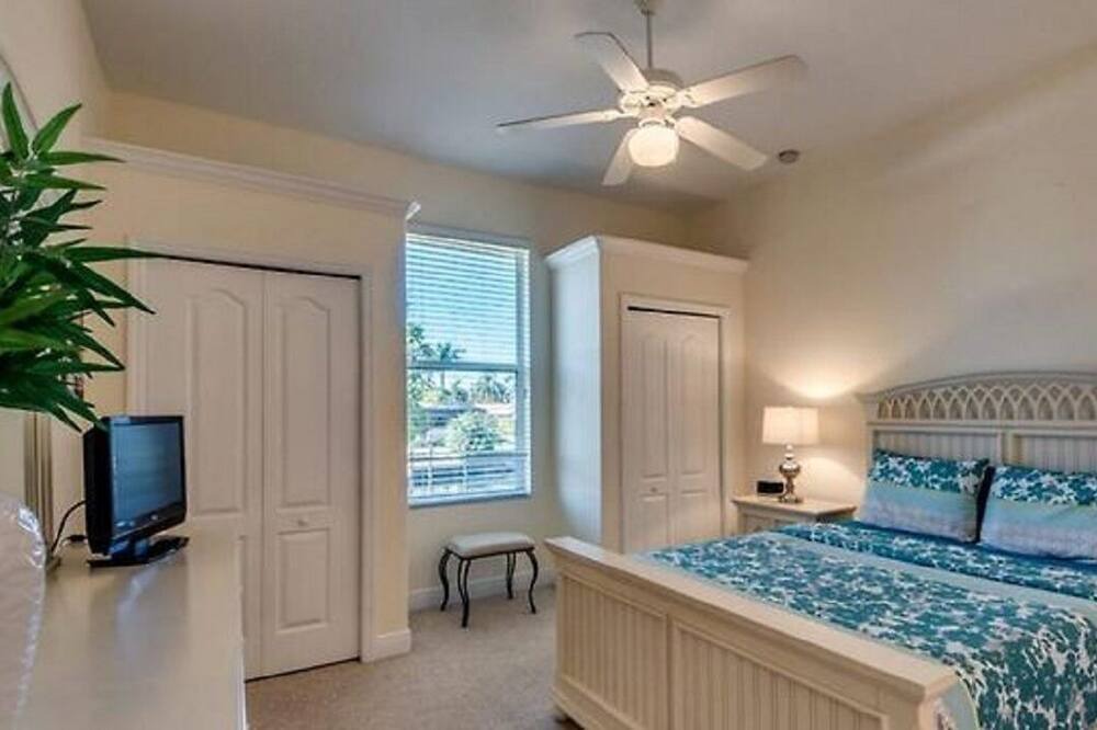 Photo of Bedroom in Yacht Club