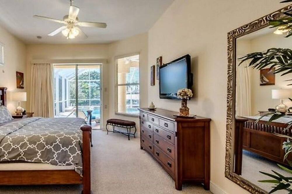 Photo of Bedroom in Yacht Club