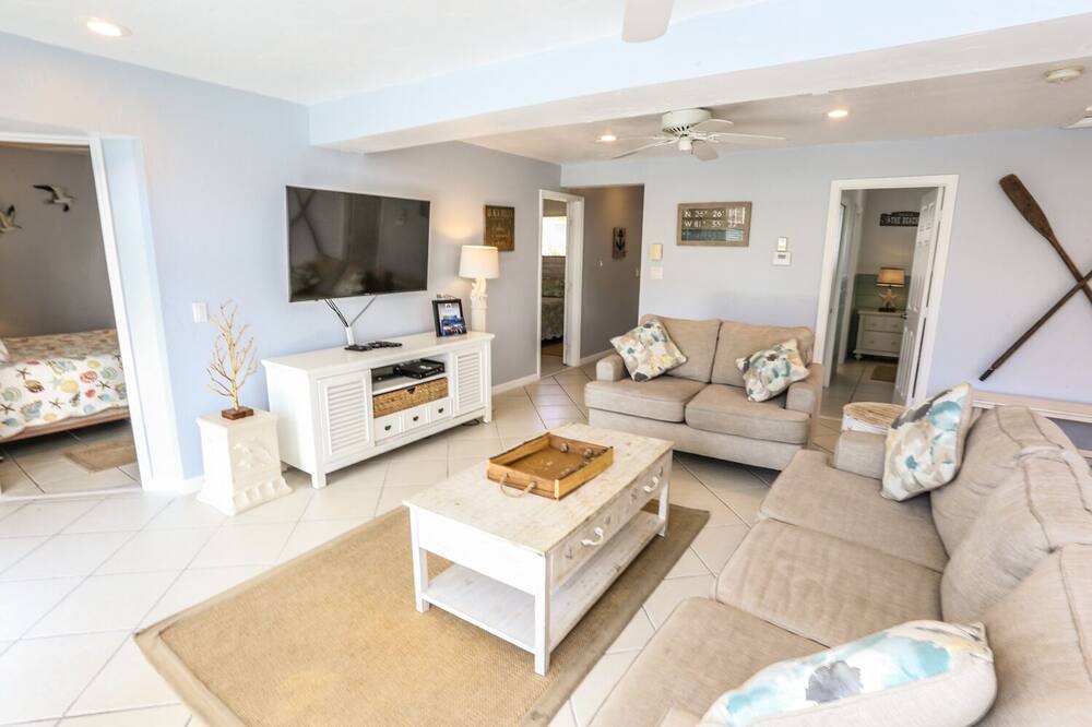 Photo of Bedroom in Mid Island
