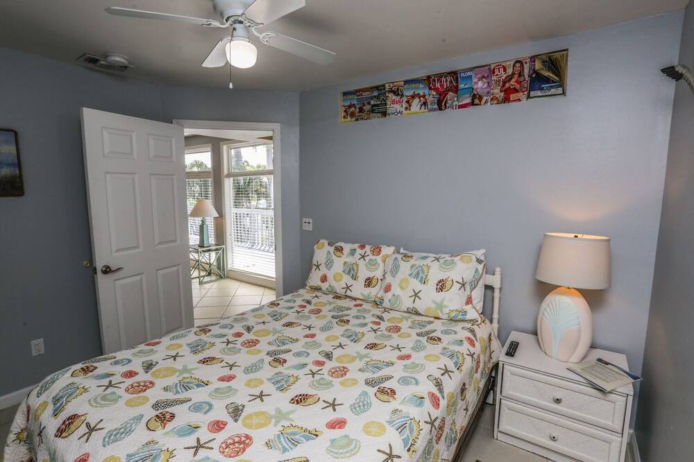 Photo of Bedroom in Mid Island