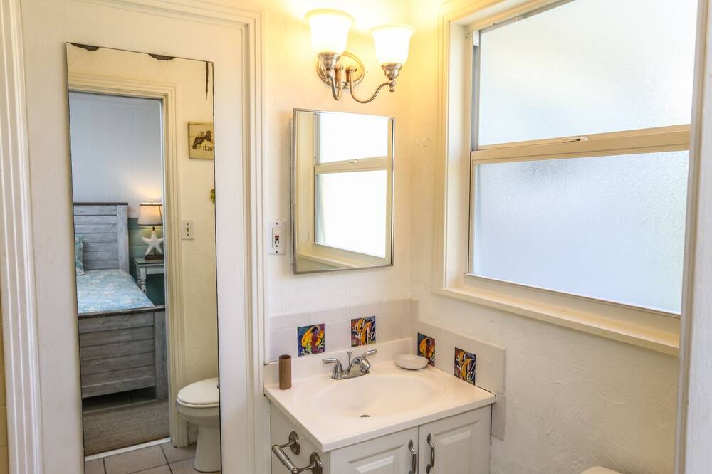 Photo of Bathroom in Mid Island