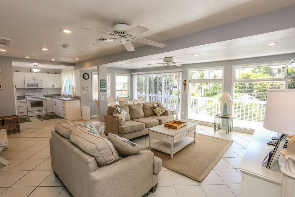 Photo of Bedroom in Mid Island