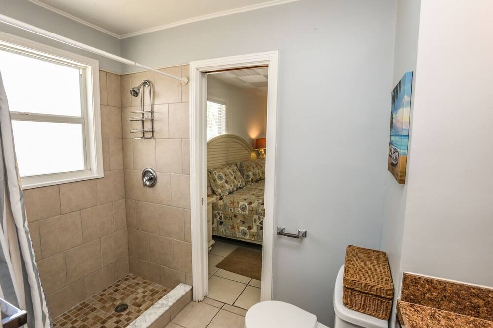 Photo of Bathroom in Mid Island