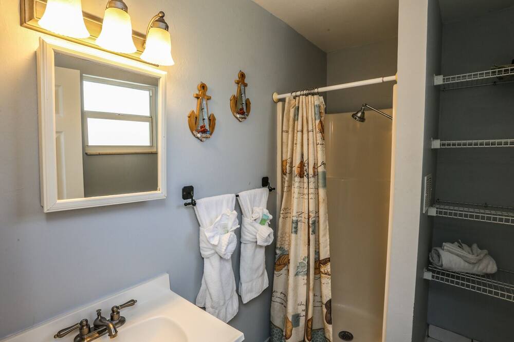 Photo of Bathroom in Mid Island