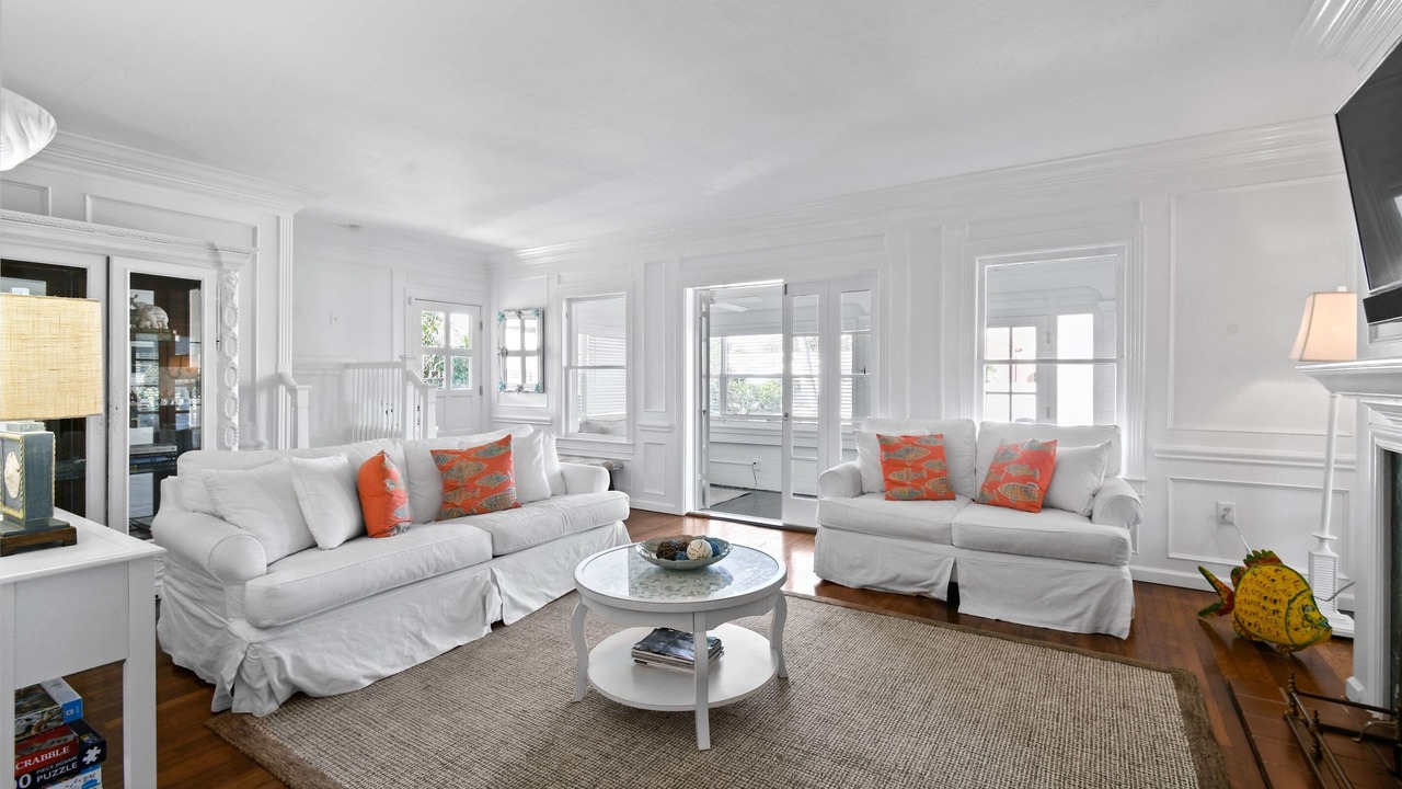 Photo of Livingroom in Lake Park
