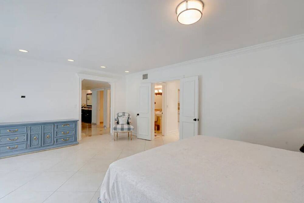 Photo of Bedroom in Davie