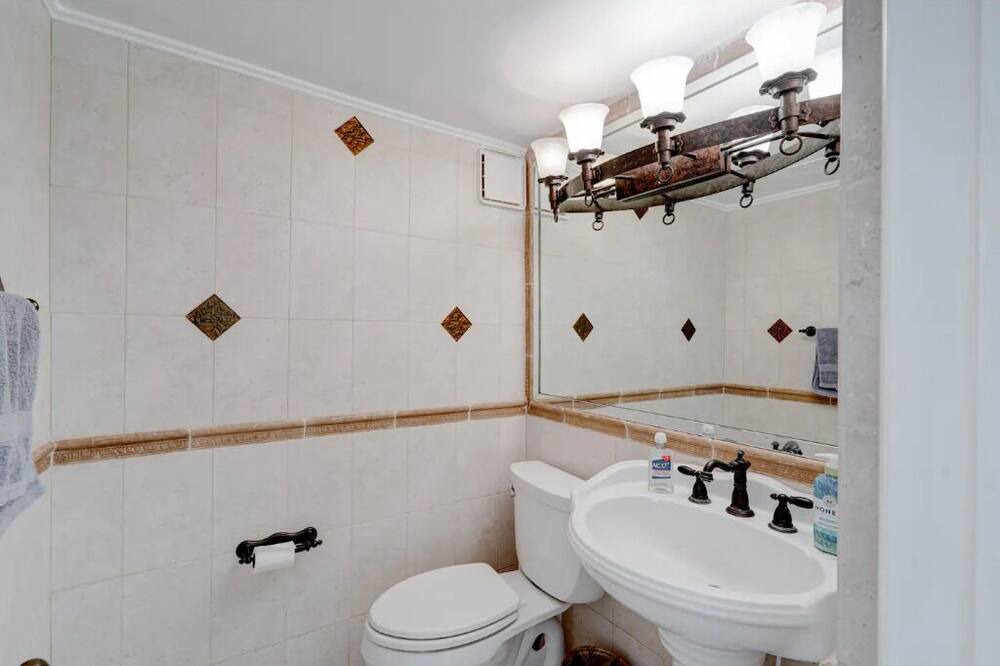 Photo of Bathroom in Davie