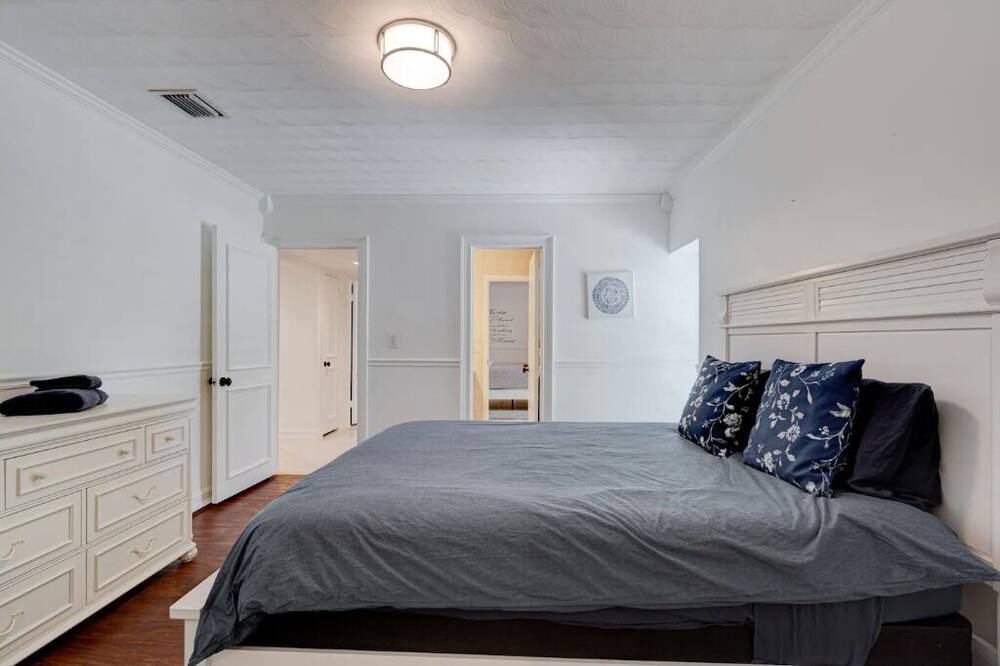 Photo of Bedroom in Davie