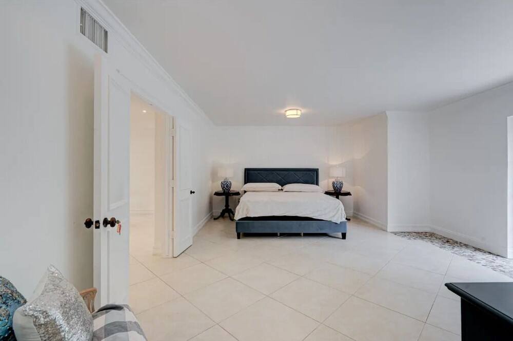 Photo of Bedroom in Davie