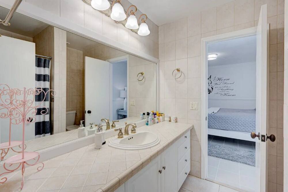 Photo of Bathroom in Davie