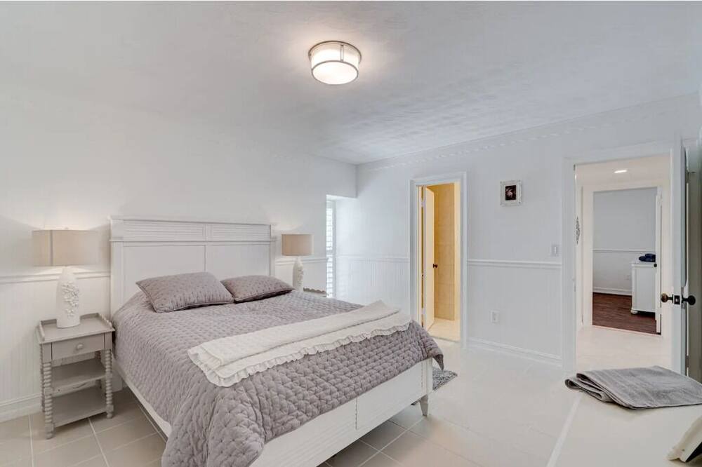 Photo of Bedroom in Davie