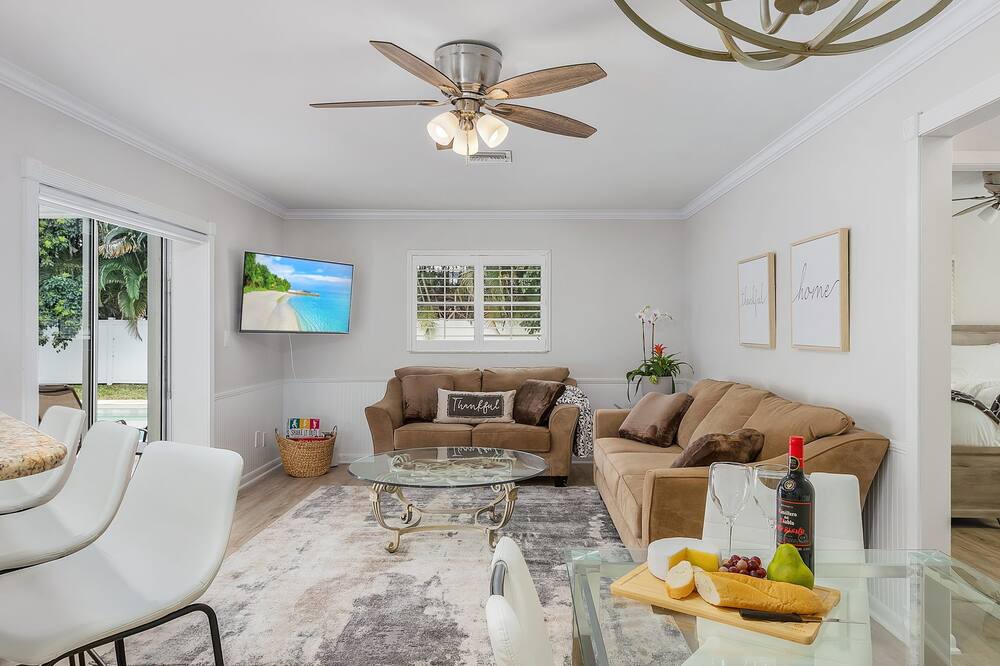 Photo of Livingroom in Palm River Estates