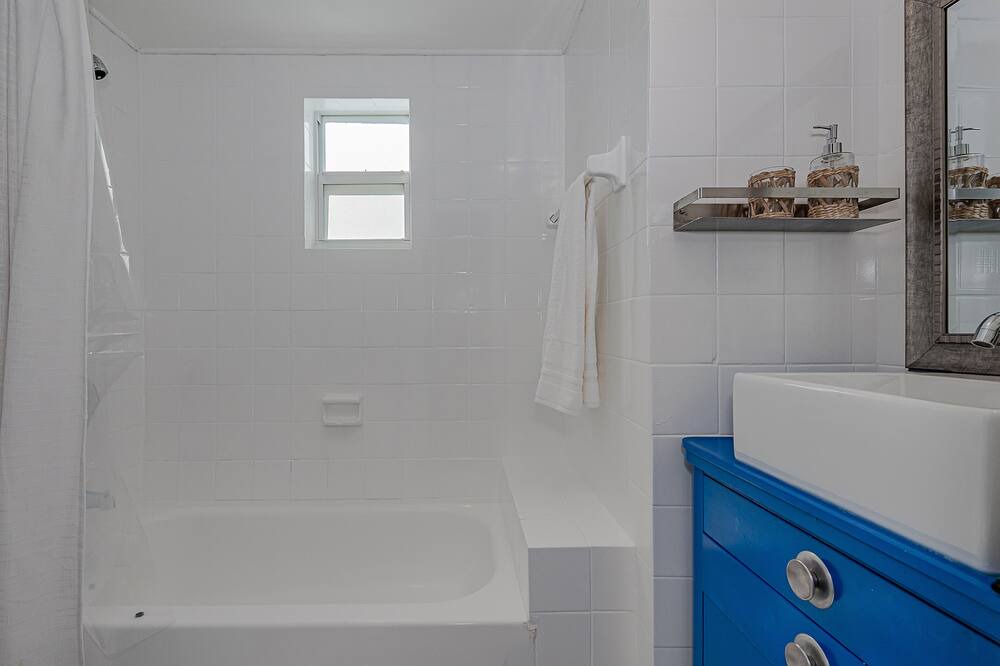 Photo of Bathroom in Coral Way