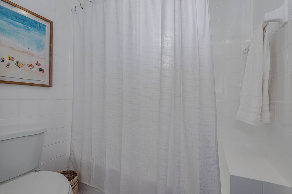 Photo of Bathroom in Coral Way