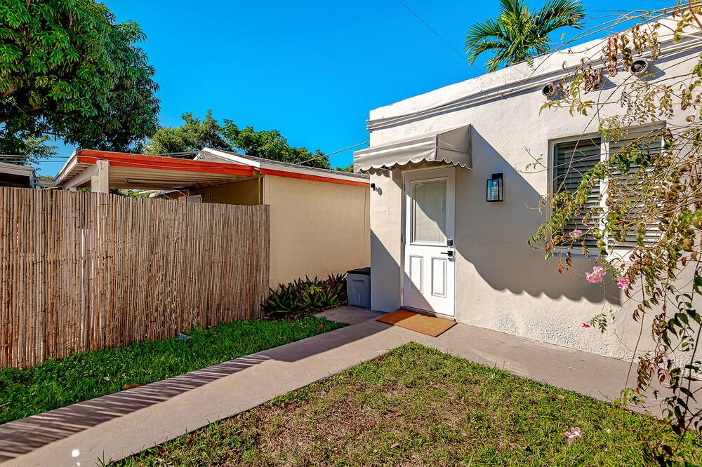Photo of Outdoor in Coral Way