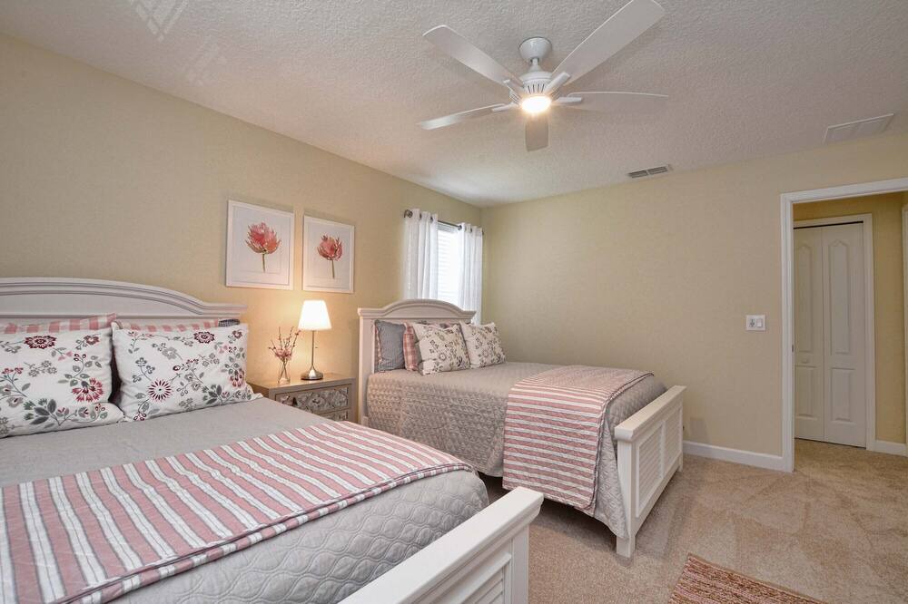 Photo of Bedroom in Lindfields