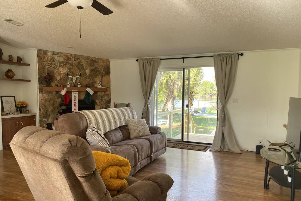 Photo of Livingroom in Clewiston