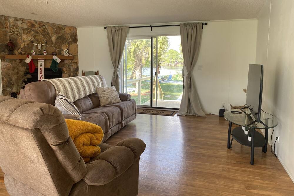 Photo of Livingroom in Clewiston
