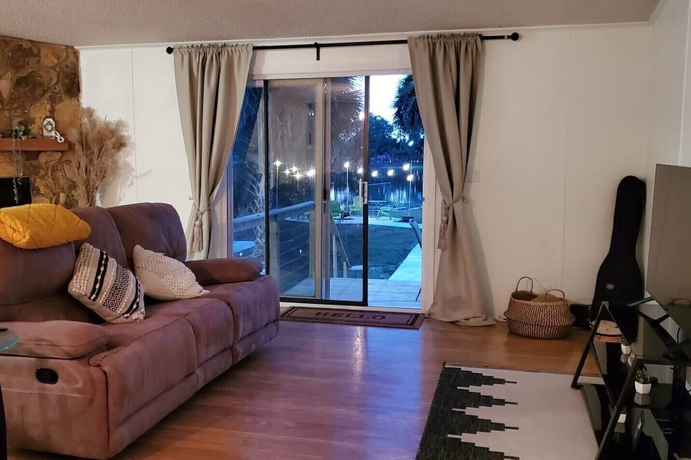 Photo of Livingroom in Clewiston