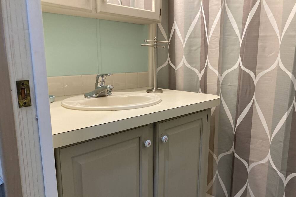 Photo of Bathroom in Nettles Island