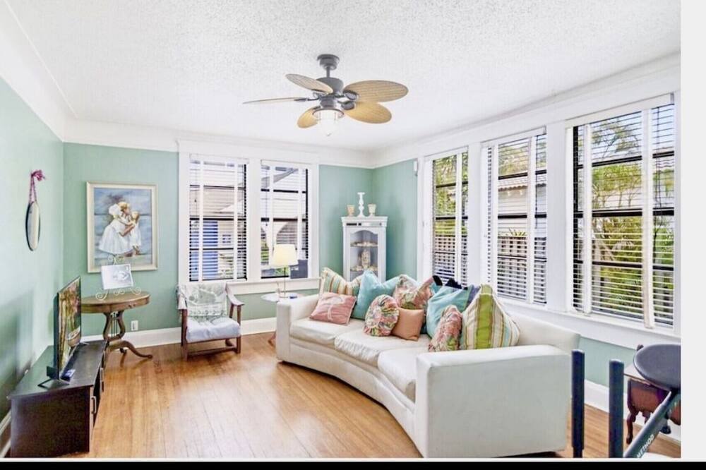 Photo of Livingroom in Providencia Park
