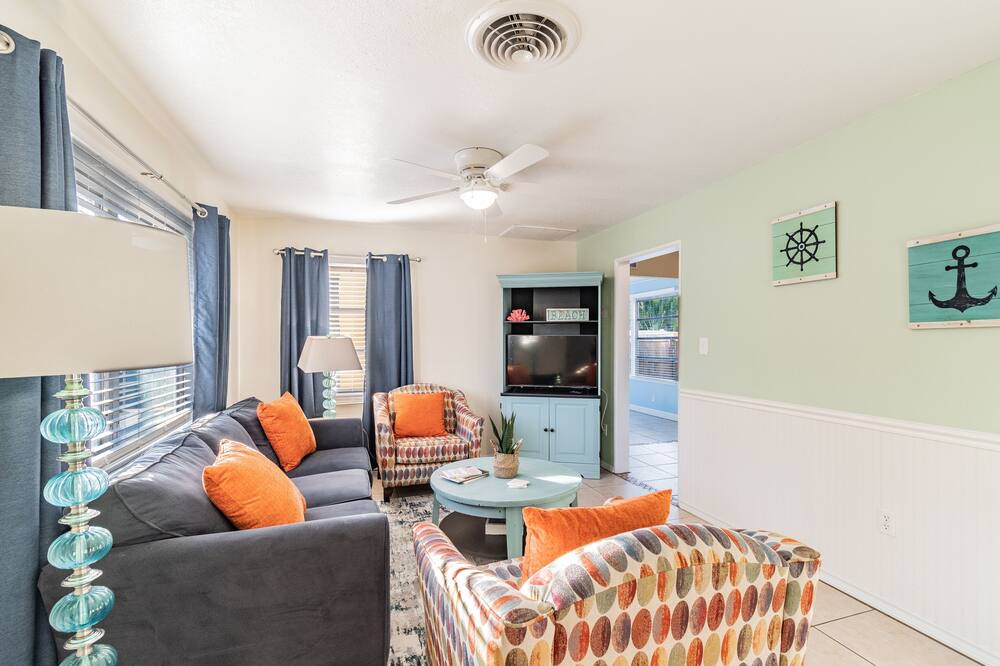 Photo of Livingroom in Bayview