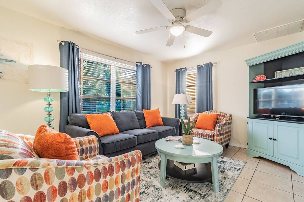 Photo of Livingroom in Bayview