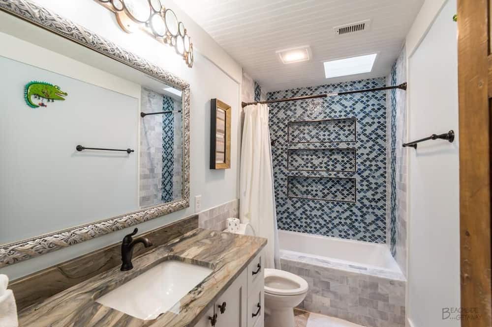 Photo of Bathroom in Folly Field