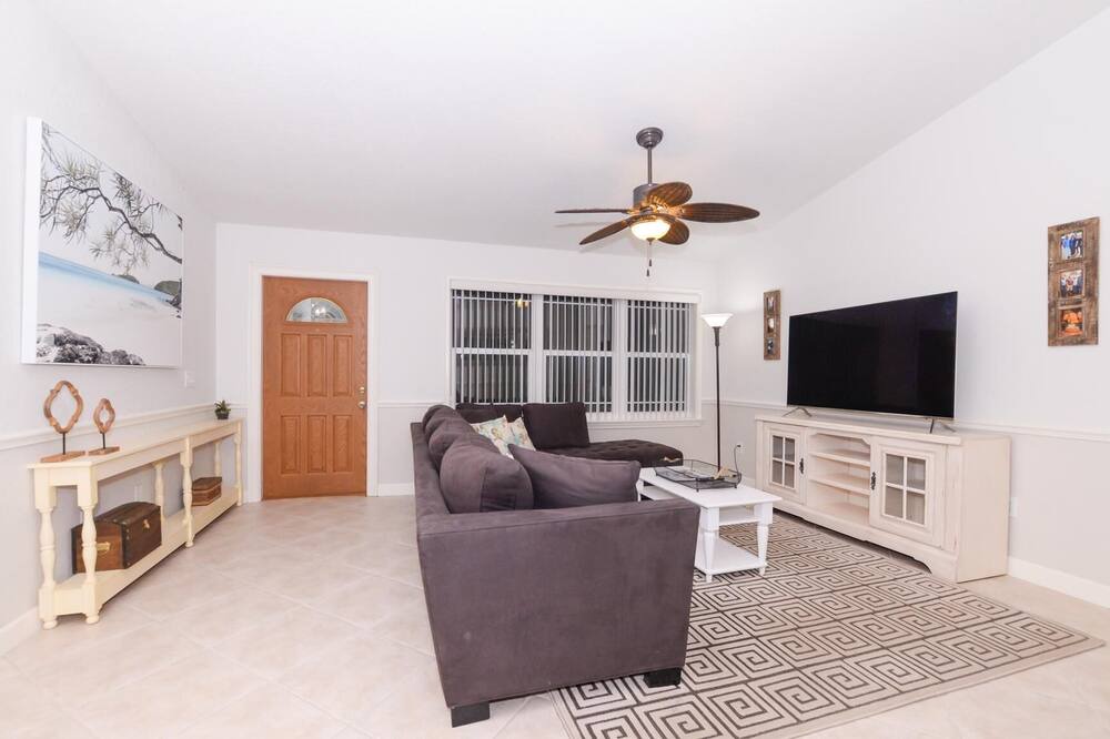 Photo of Livingroom in Florida Ridge