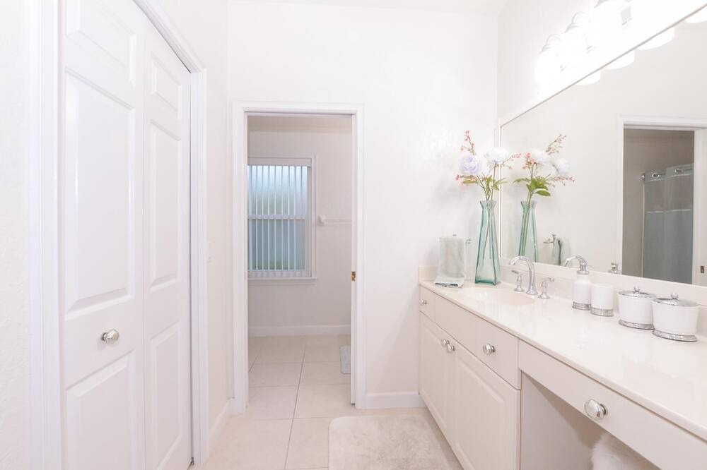 Photo of Bathroom in Florida Ridge