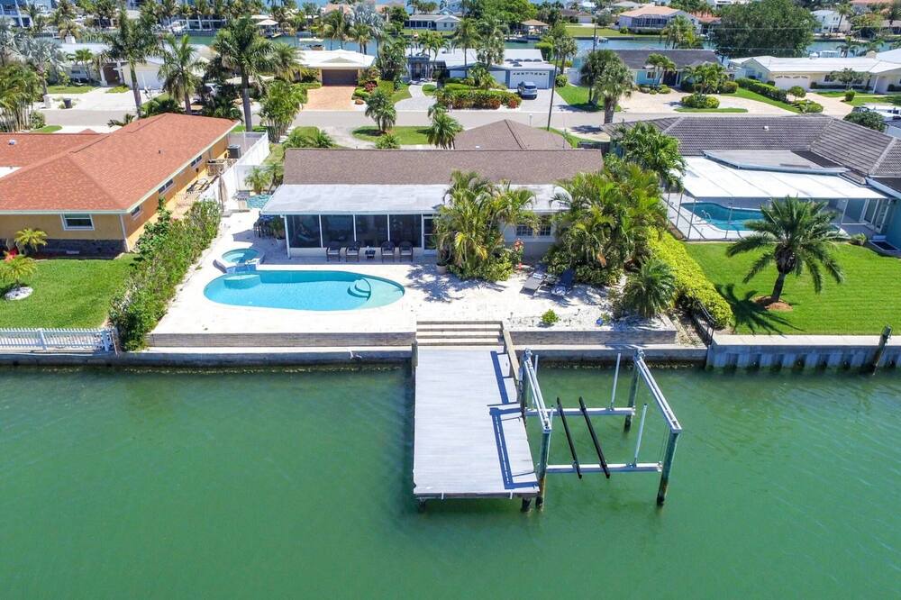 Photo of Outdoor in Island Estate