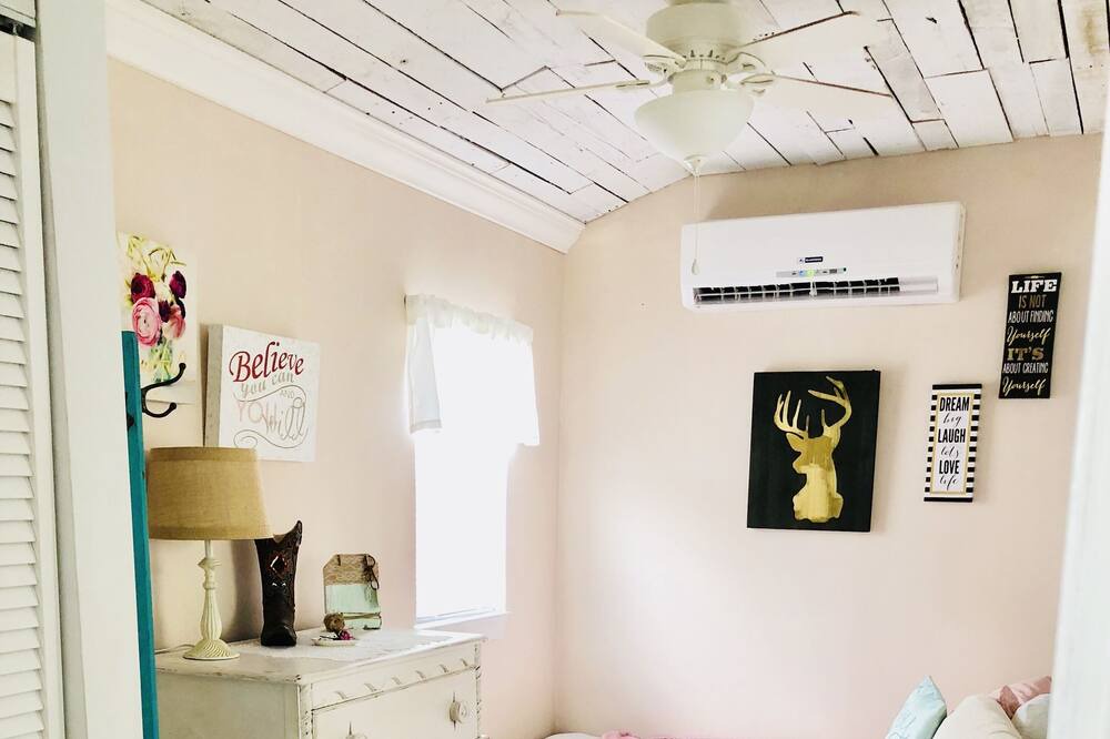 Photo of Bedroom in June Park