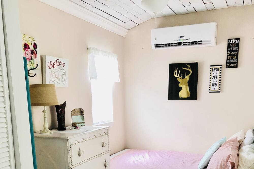 Photo of Bedroom in June Park