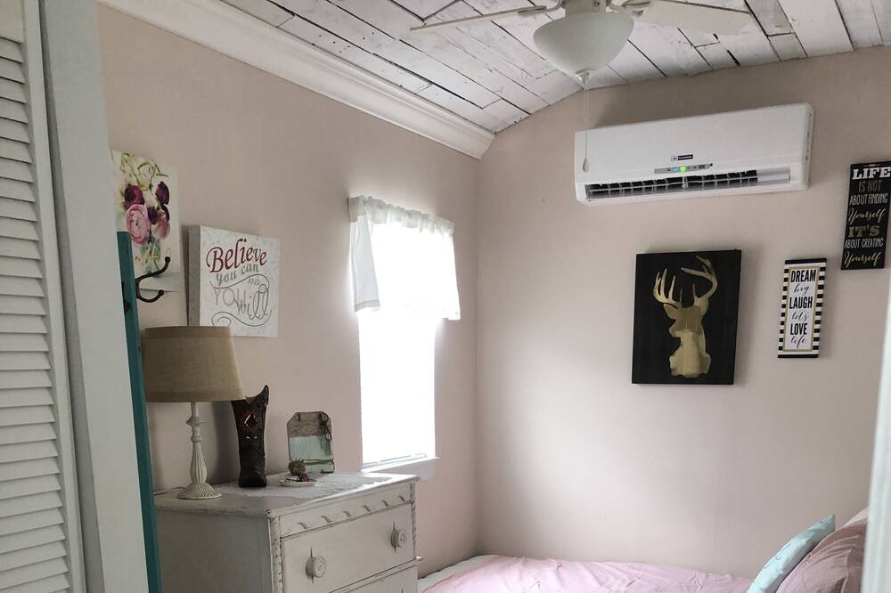 Photo of Bedroom in June Park