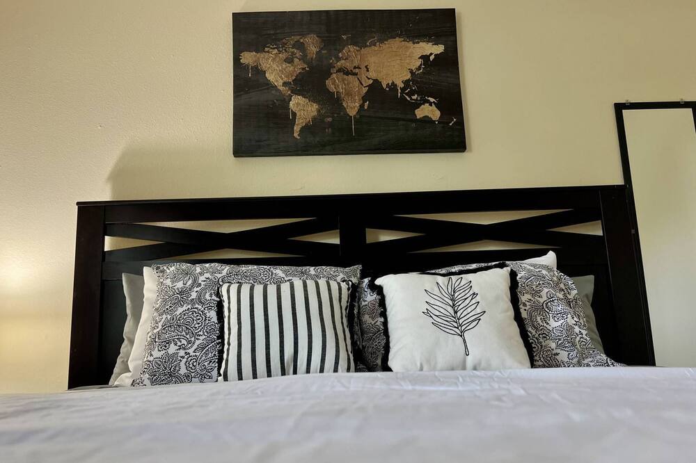 Photo of Bedroom in Cypress Gardens