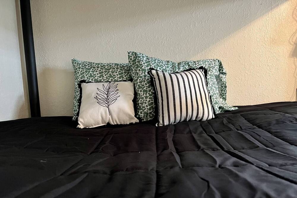 Photo of Bedroom in Cypress Gardens