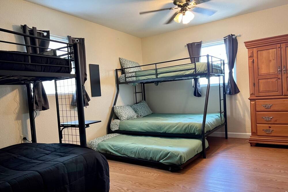 Photo of Bedroom in Cypress Gardens