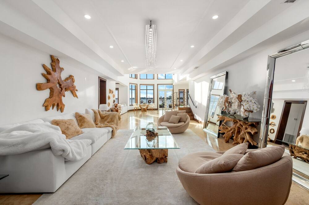 Photo of Livingroom in North Bay Village