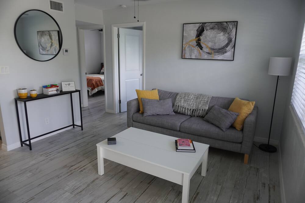 Photo of Livingroom in Lake Worth Corridor