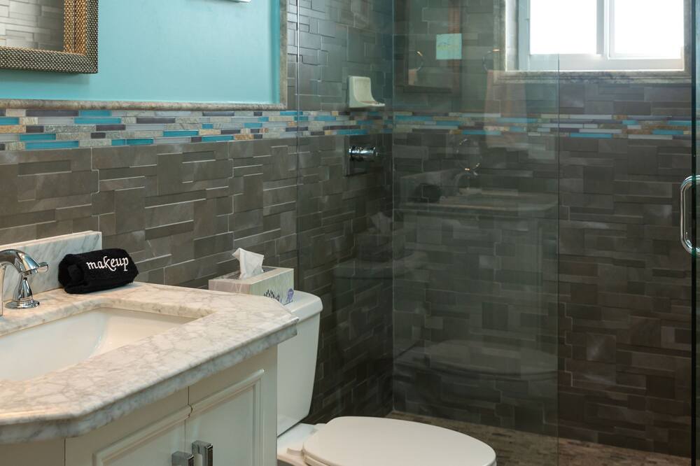 Photo of Bathroom in Marathon