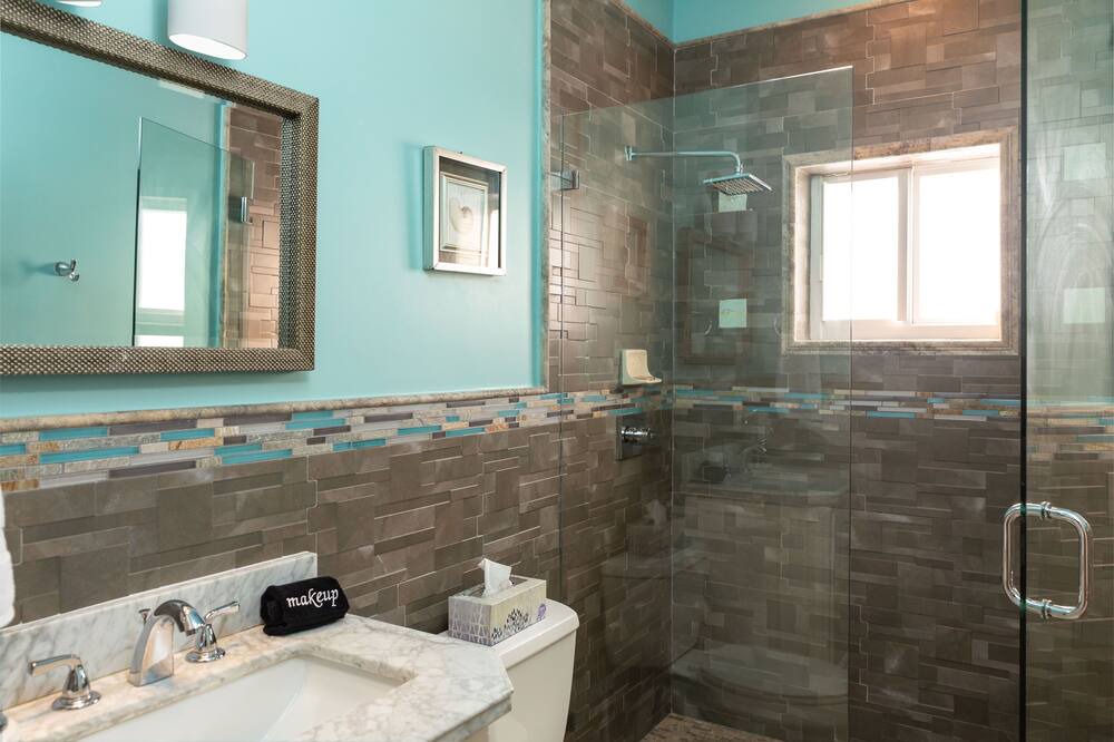 Photo of Bathroom in Marathon