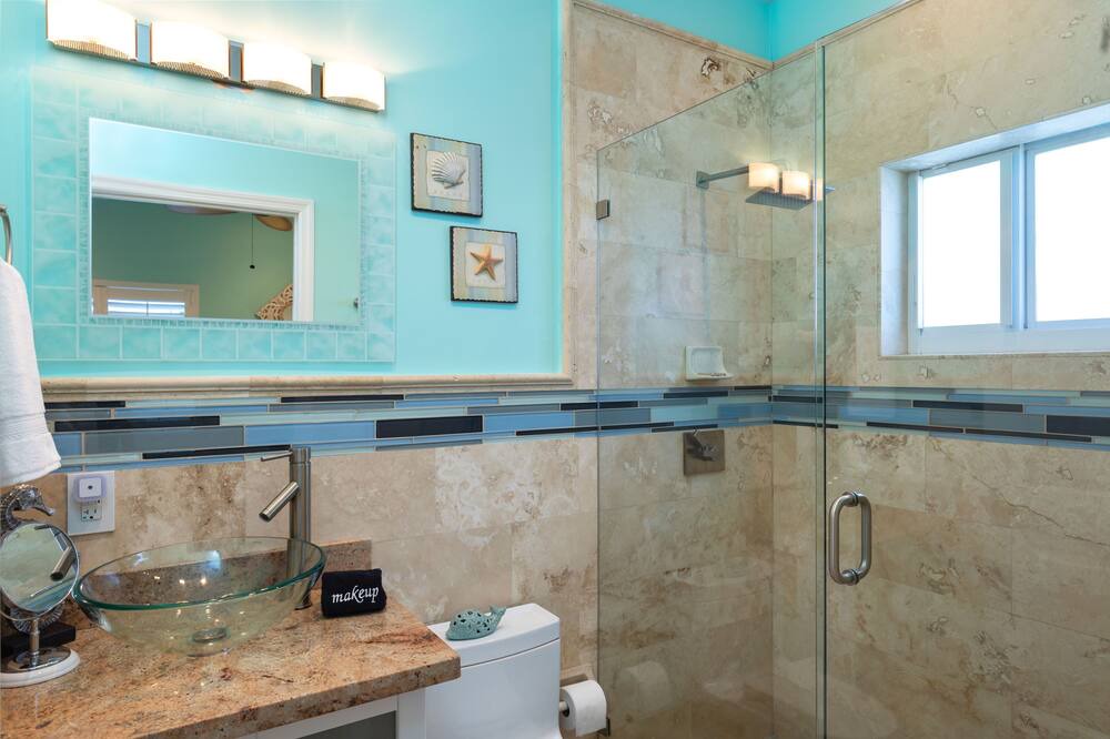 Photo of Bathroom in Marathon
