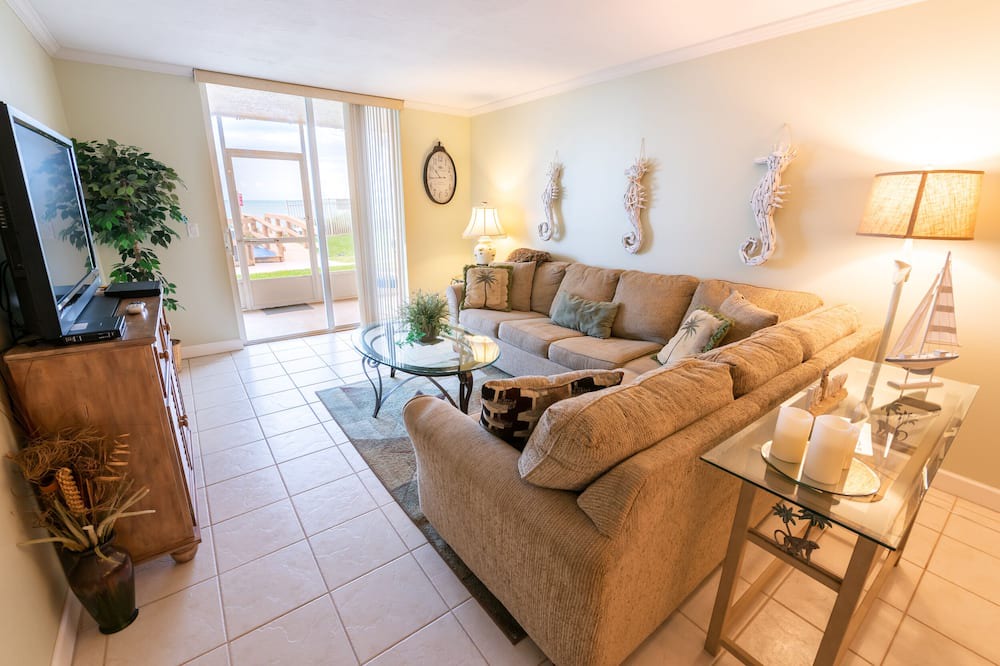 Photo of Livingroom in Indian Harbour Beach