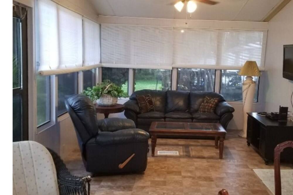 Photo of Bedroom in Okeechobee