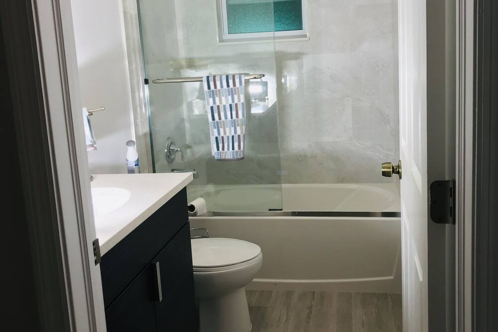 Photo of Bathroom in Poiciana Park II