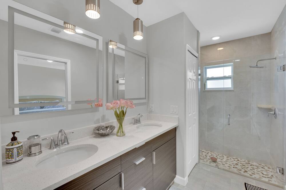 Photo of Bathroom in Poiciana Park II