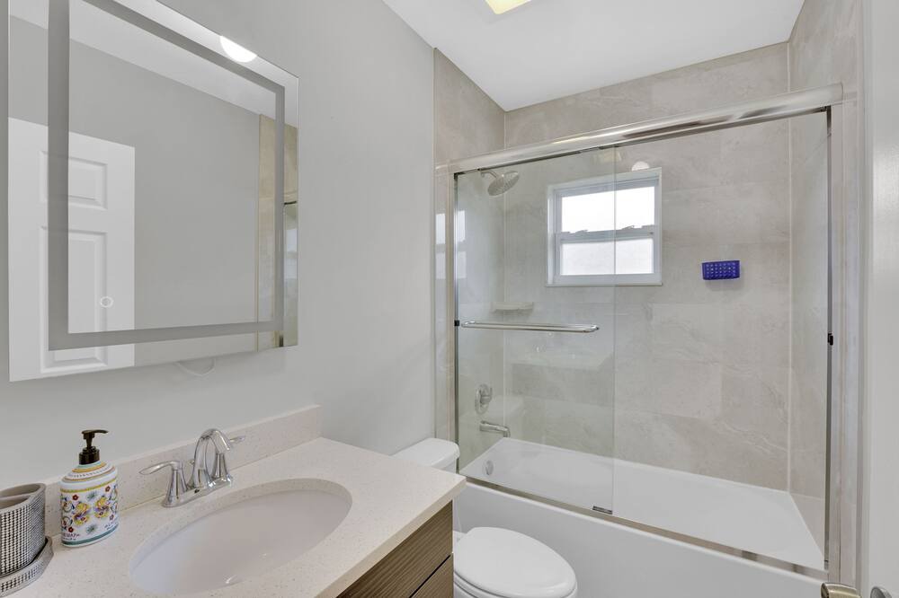Photo of Bathroom in Poiciana Park II