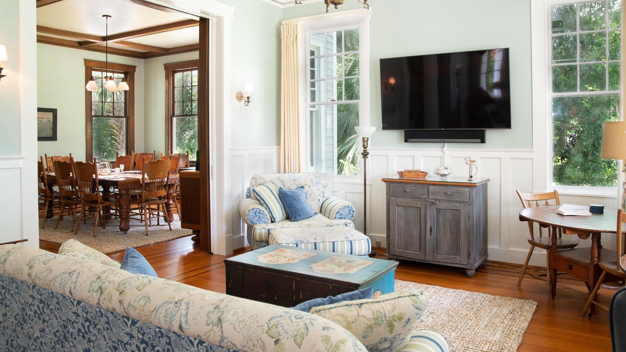Photo of Livingroom in Historic District