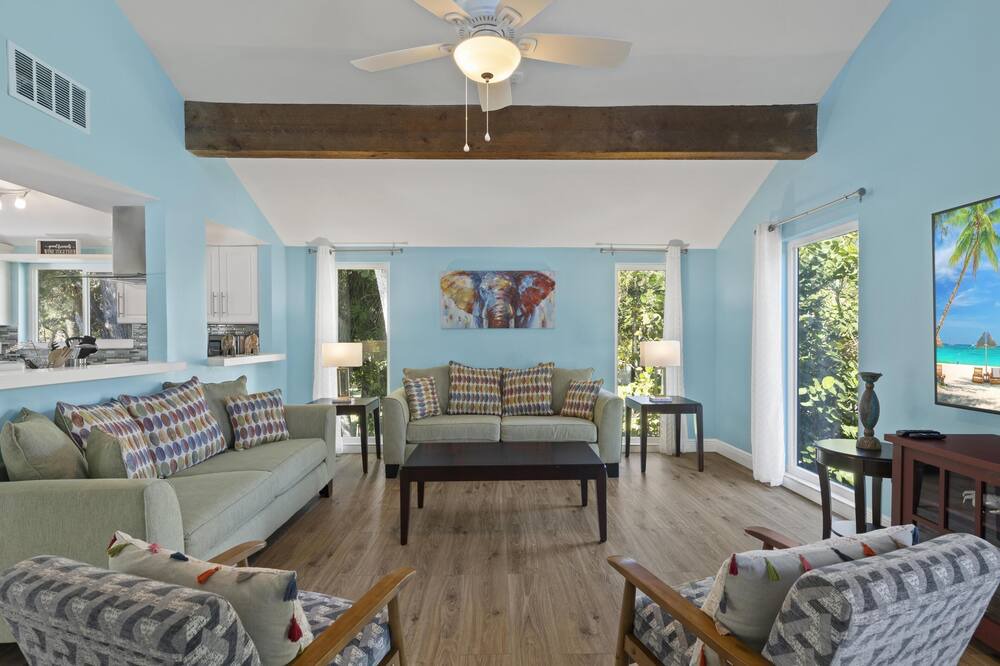 Photo of Livingroom in Bay Isle