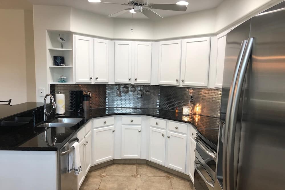 Photo of Kitchen in Tropical Cove